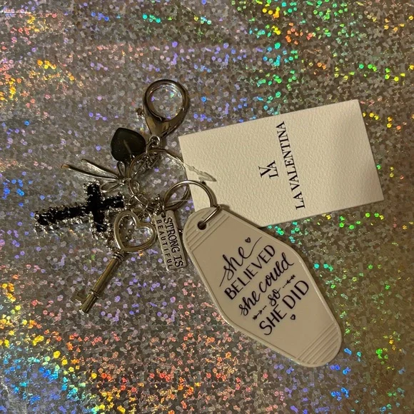 La Valentina White 'She Believed' Inspirational Keychain /Bag Charm NWT - Picture 3 of 7